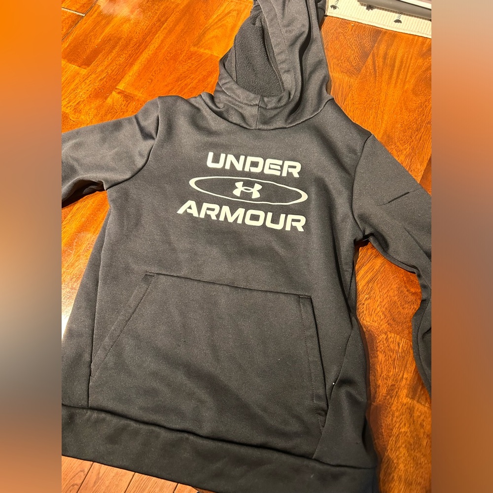 Boys small Under Armour Hoodie
